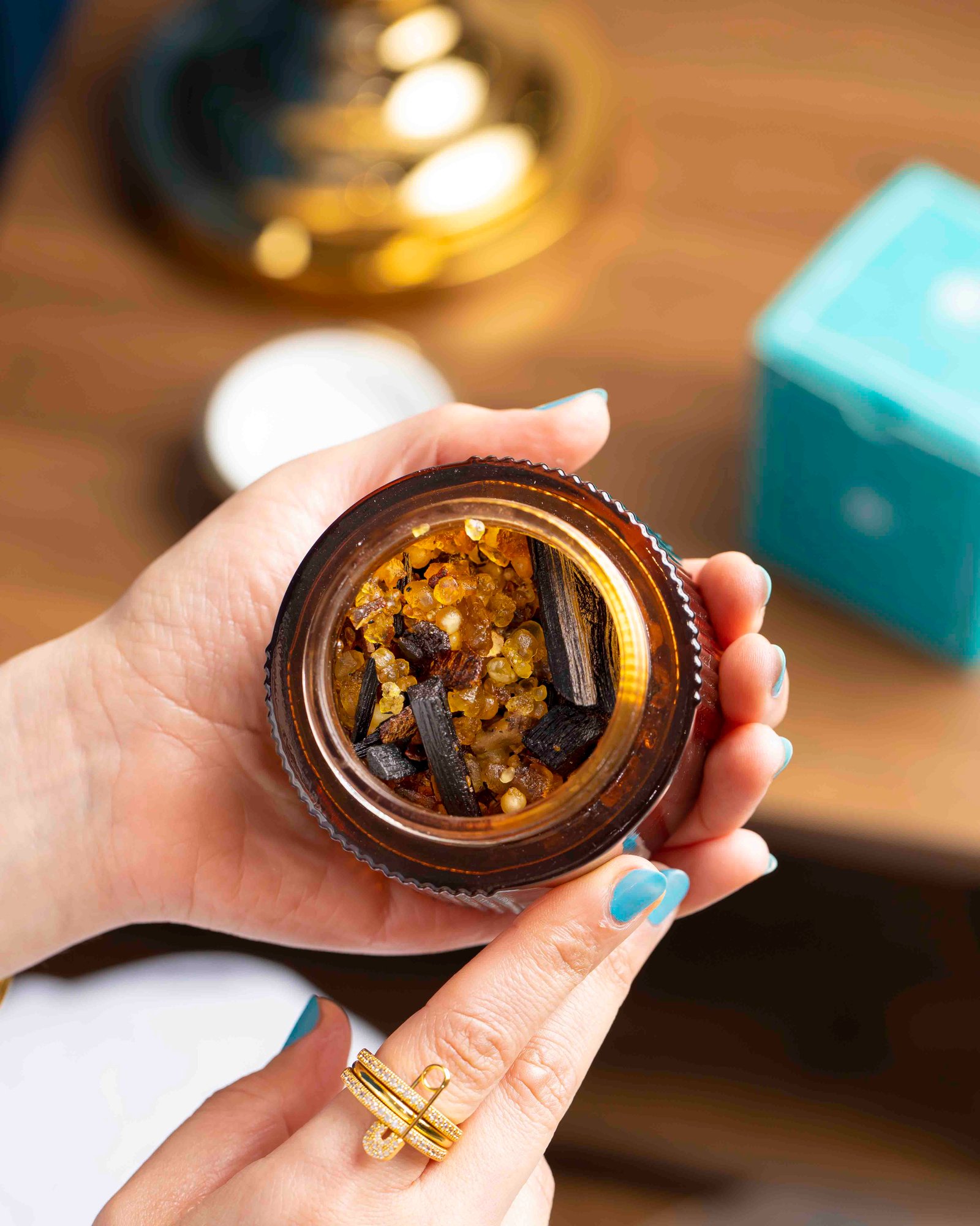 لبان مع العود المعطر